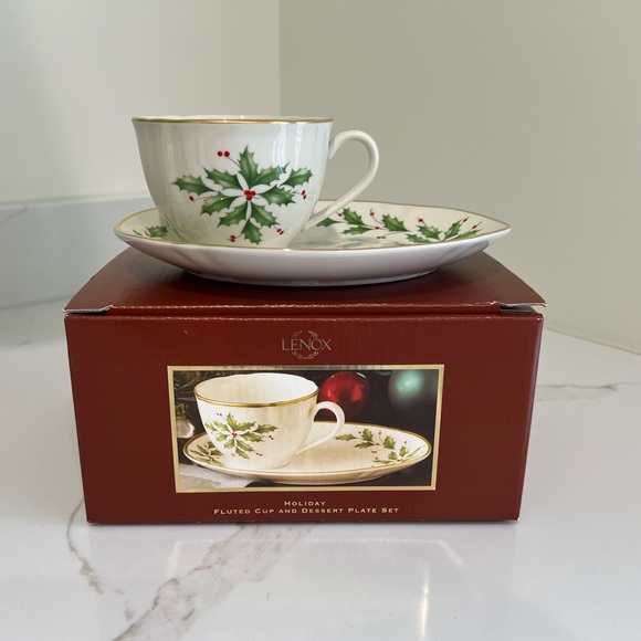 Lenox Holiday Fluted Cup and Dessert Plate Set - Picture 5 of 14